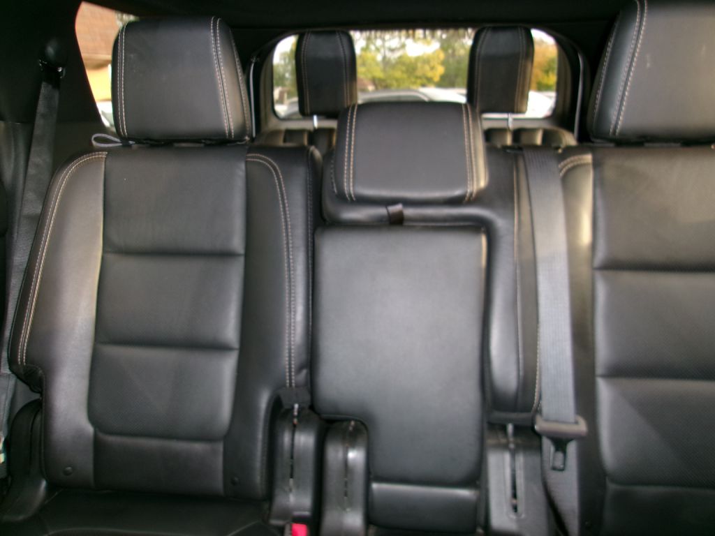 Photo 20 of this FORD EXPLORER