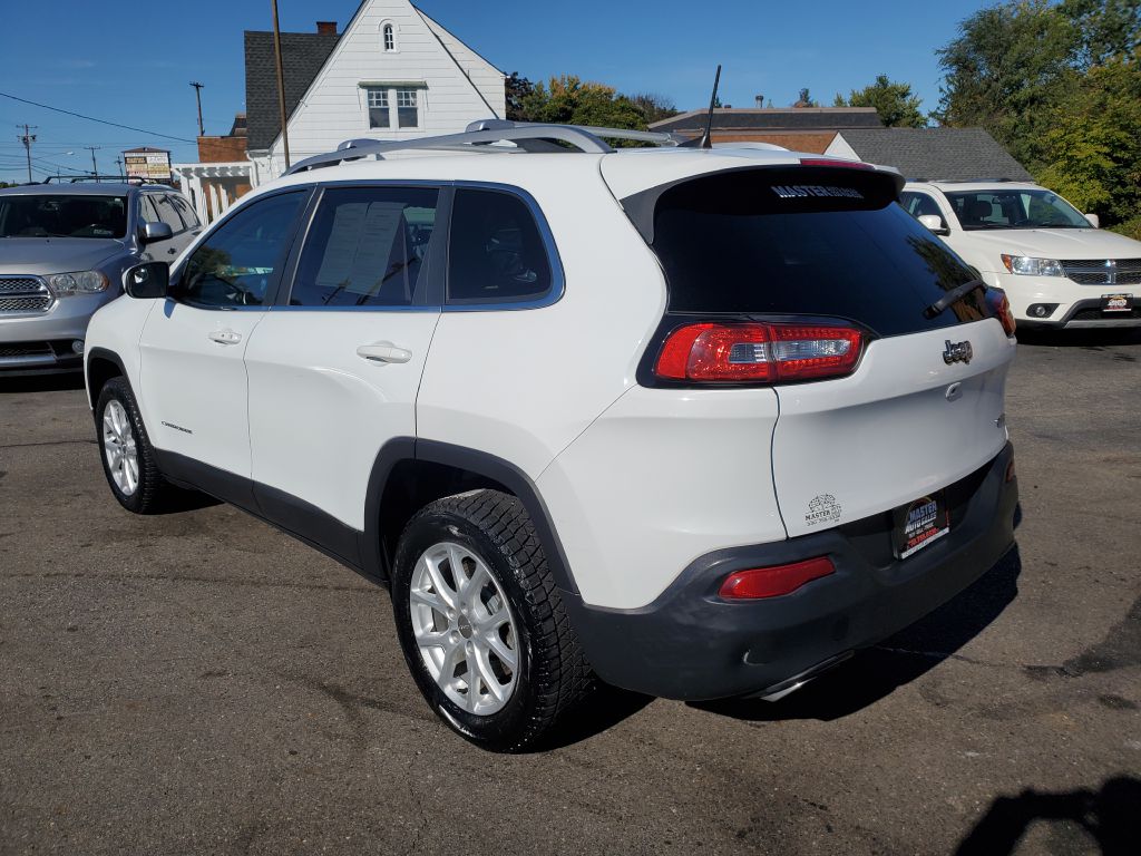 Photo 3 of this JEEP CHEROKEE