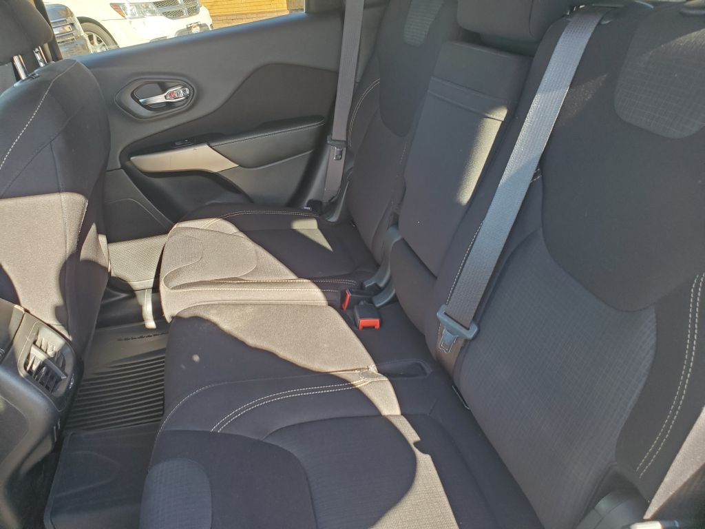 Photo 11 of this JEEP CHEROKEE