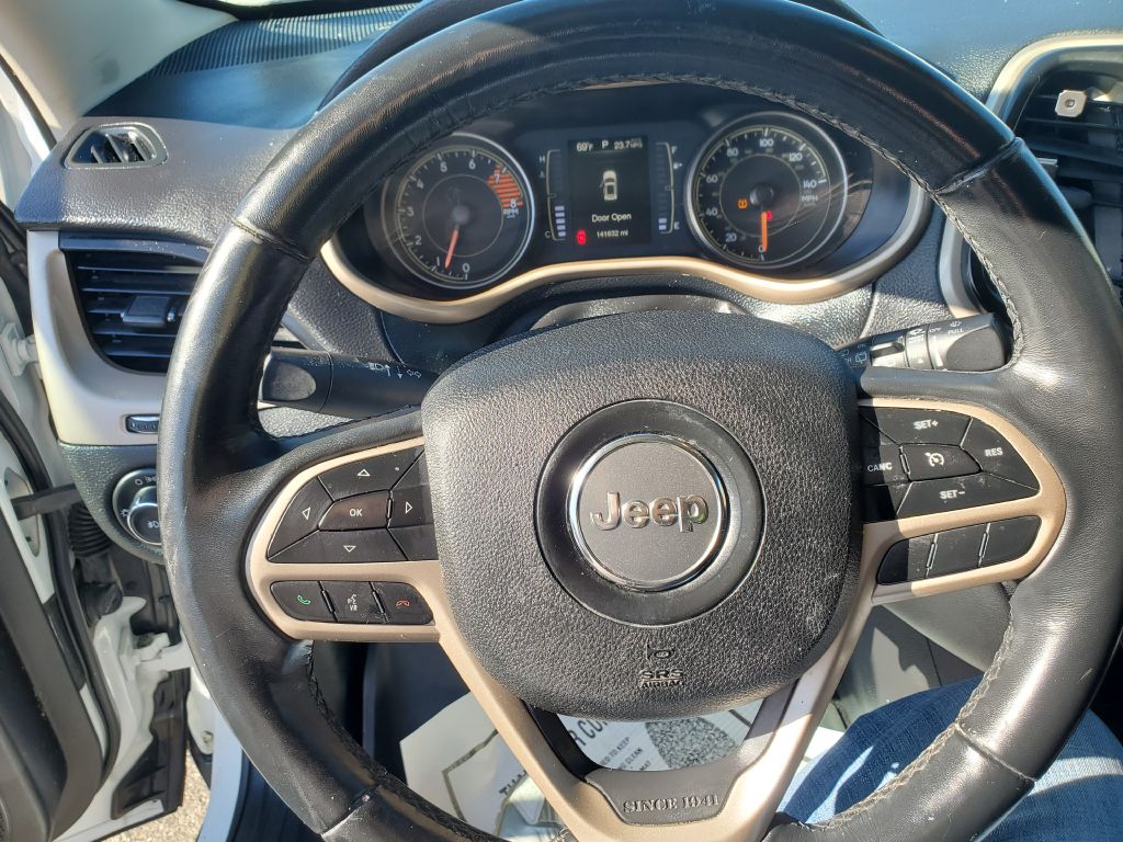 Photo 13 of this JEEP CHEROKEE