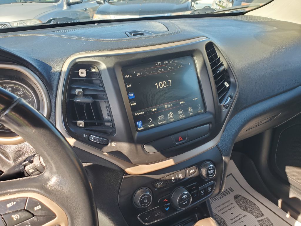 Photo 14 of this JEEP CHEROKEE