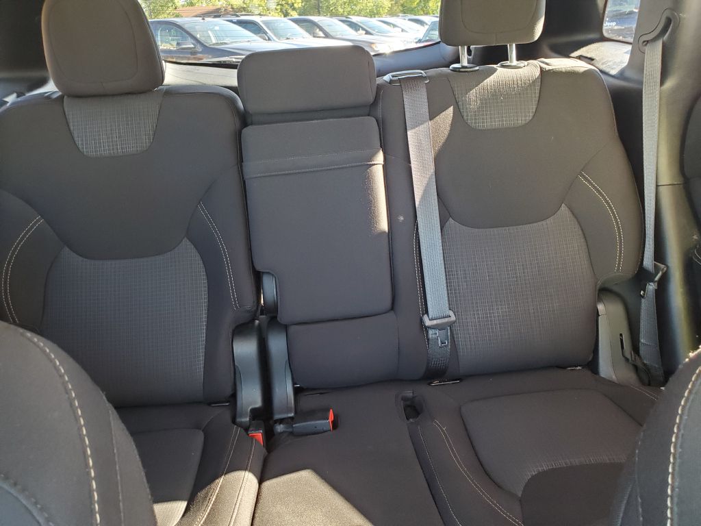 Photo 18 of this JEEP CHEROKEE