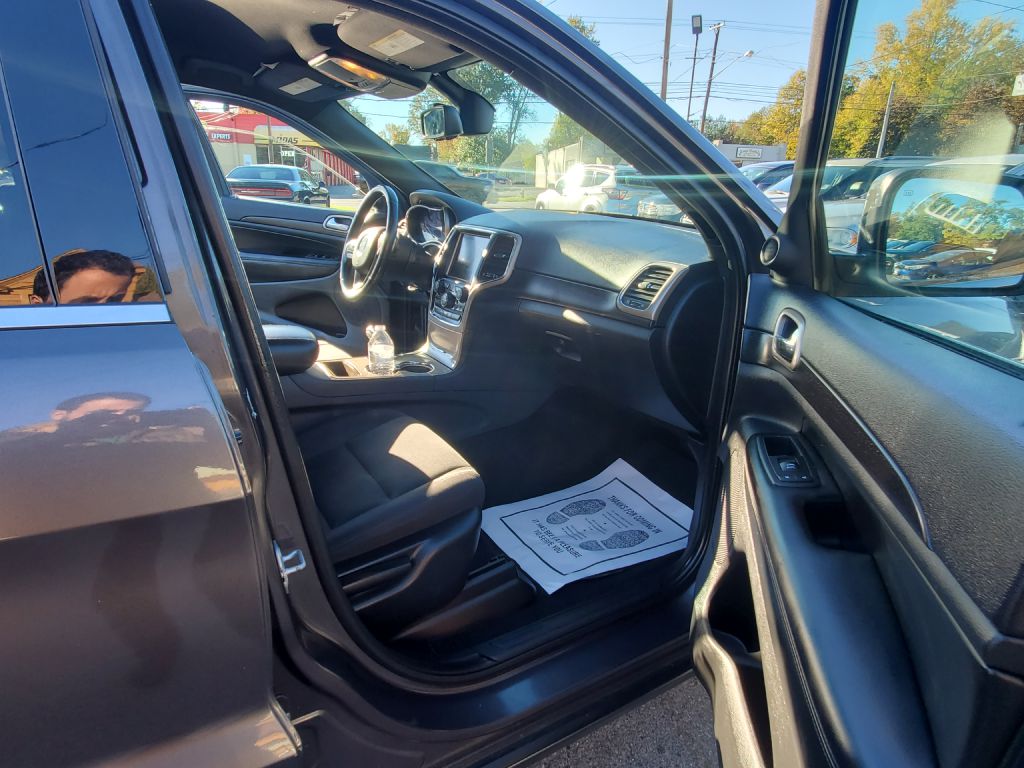Photo 13 of this JEEP GRAND CHEROKEE