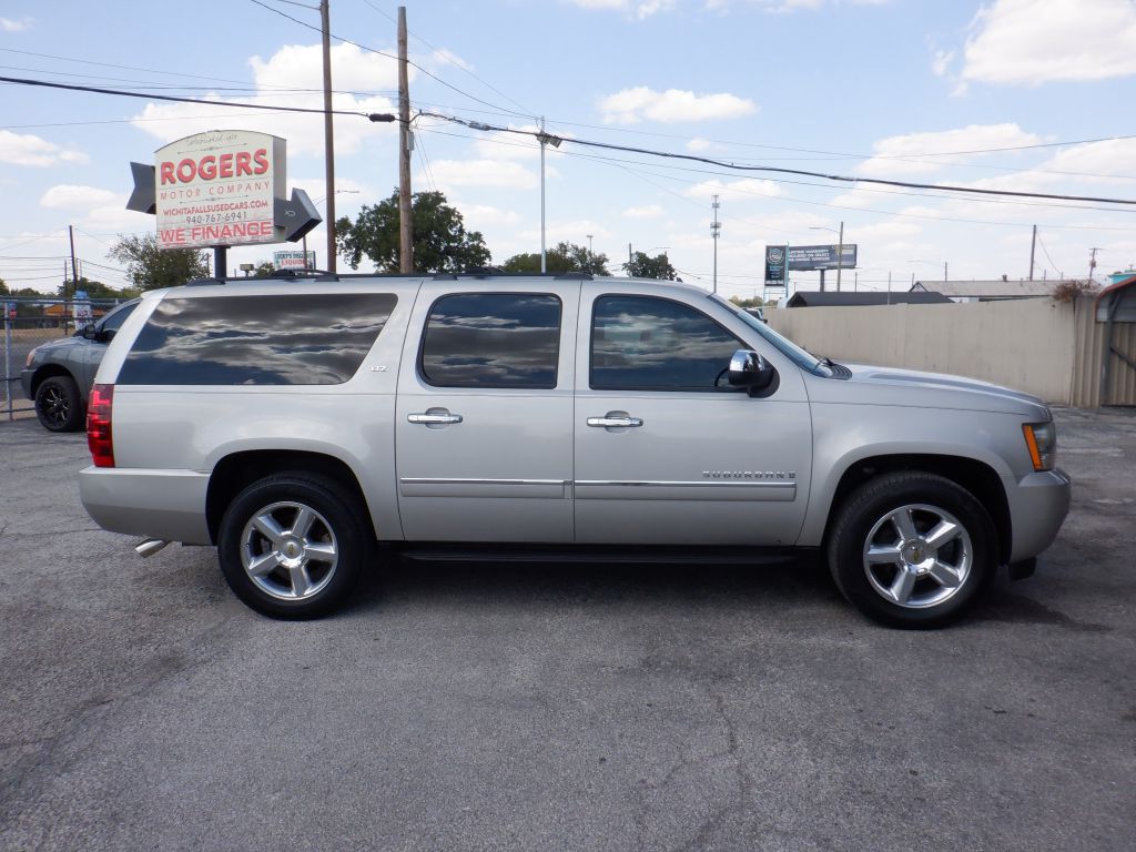 Photo 2 of this CHEVROLET SUBURBAN