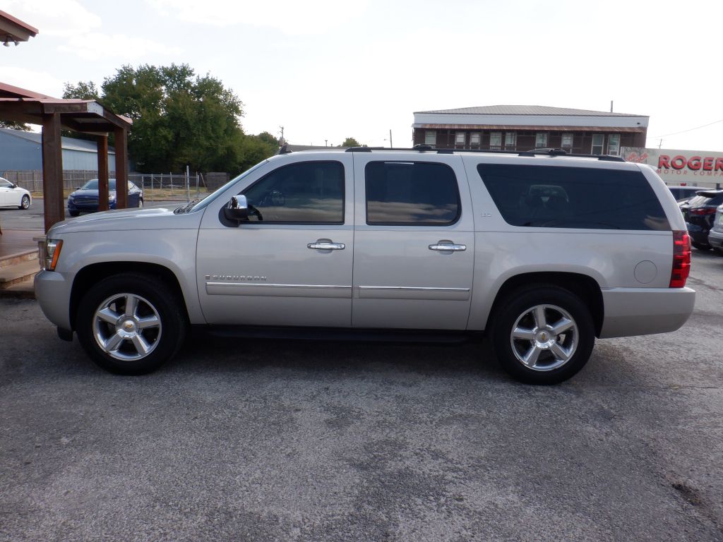 Photo 6 of this CHEVROLET SUBURBAN