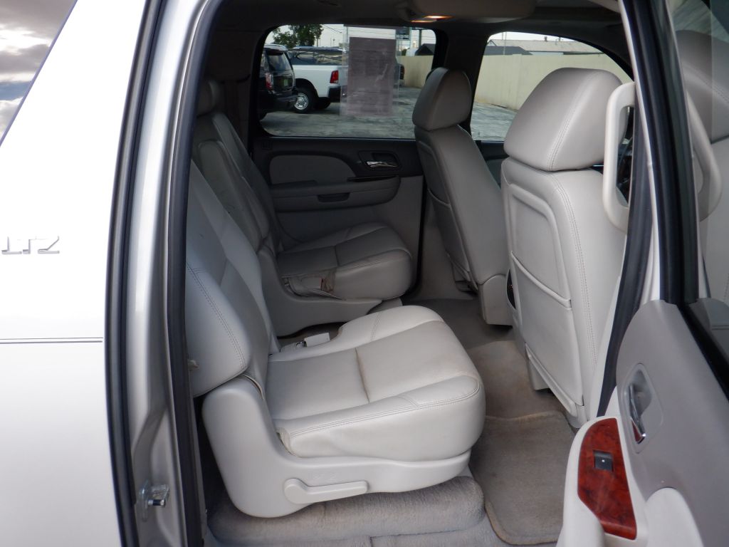 Photo 13 of this CHEVROLET SUBURBAN