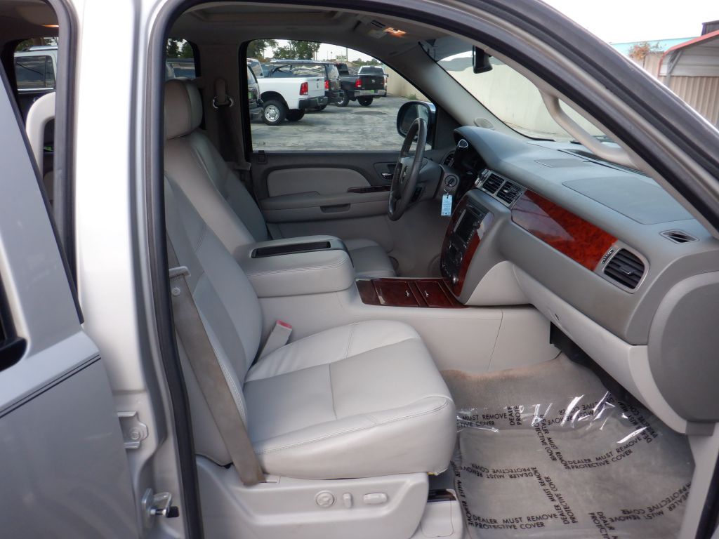 Photo 14 of this CHEVROLET SUBURBAN