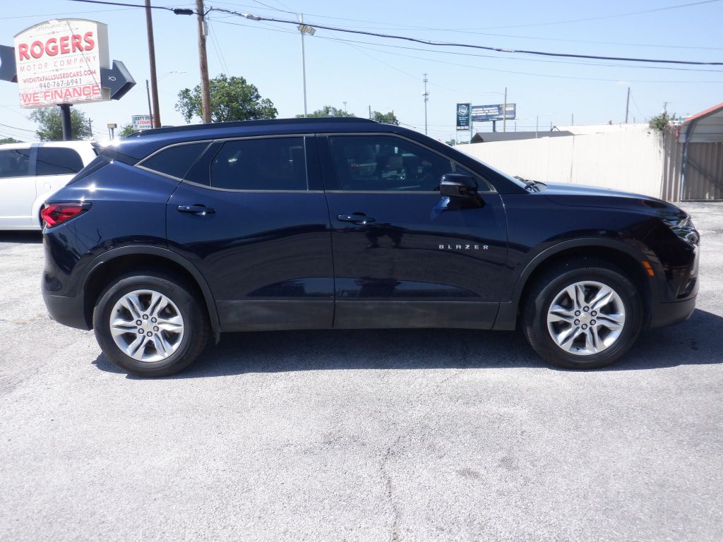 Photo 2 of this CHEVROLET BLAZER