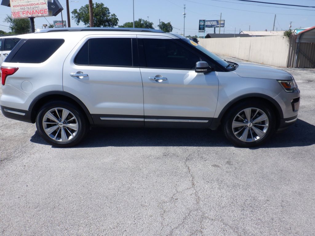 Photo 2 of this FORD EXPLORER
