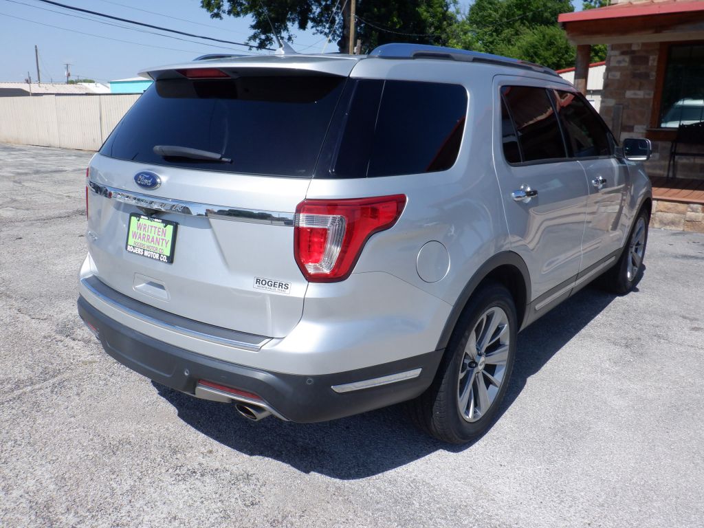 Photo 3 of this FORD EXPLORER