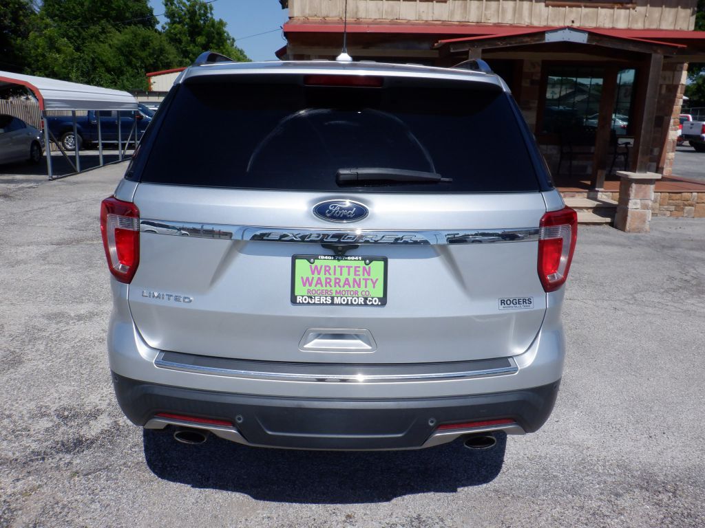 Photo 4 of this FORD EXPLORER