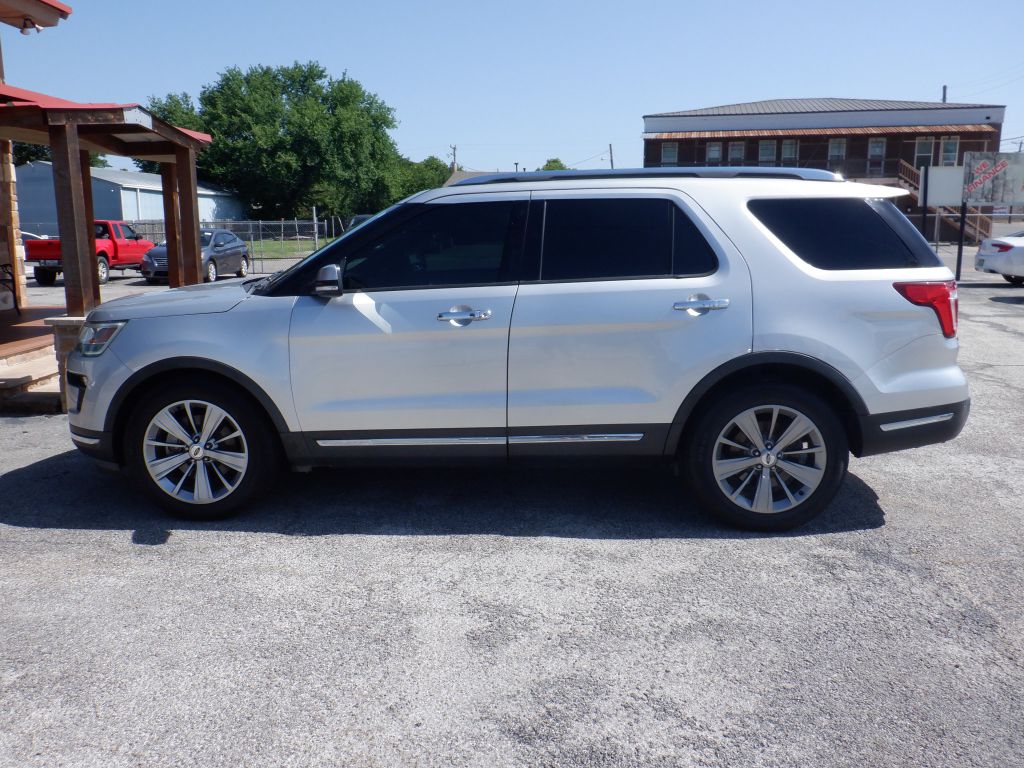 Photo 6 of this FORD EXPLORER