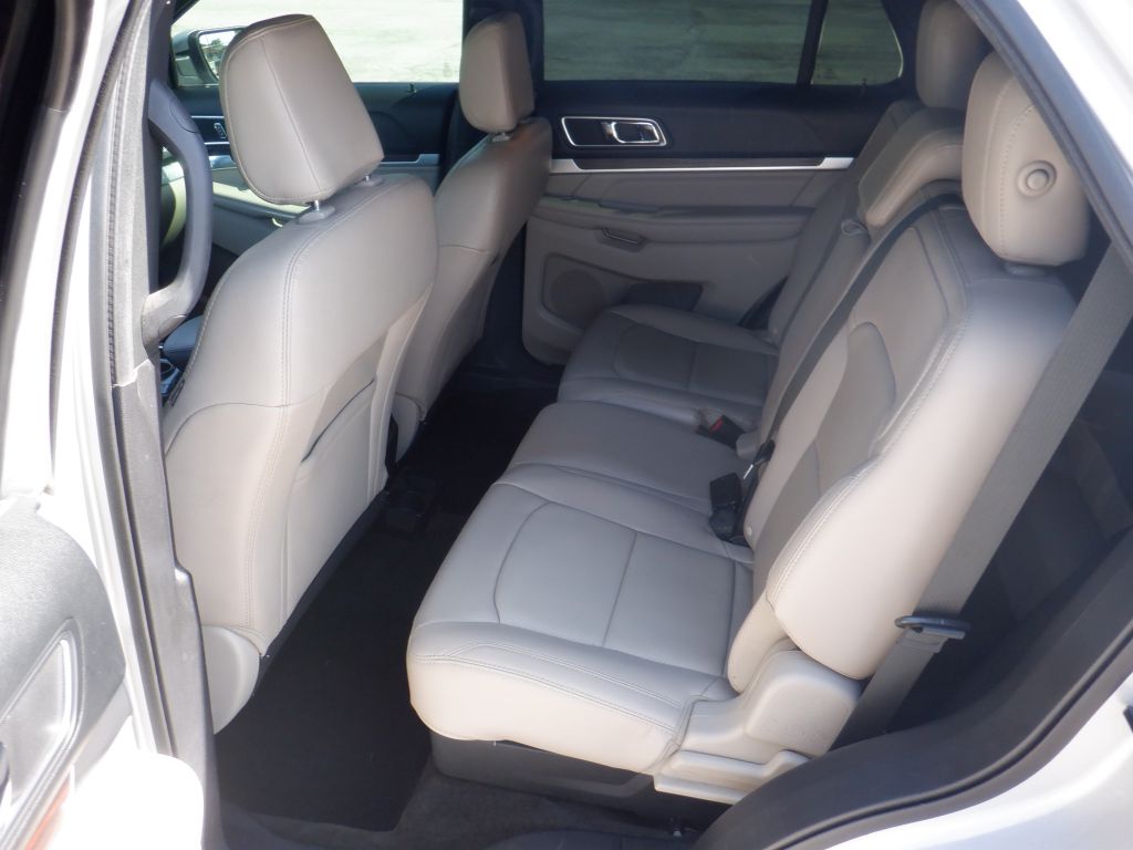 Photo 11 of this FORD EXPLORER