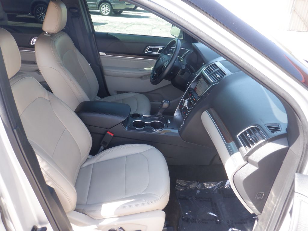 Photo 14 of this FORD EXPLORER
