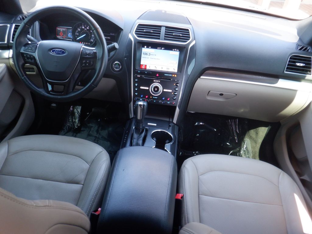 Photo 15 of this FORD EXPLORER