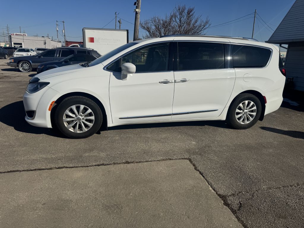 2019 Chrysler Pacifica #3