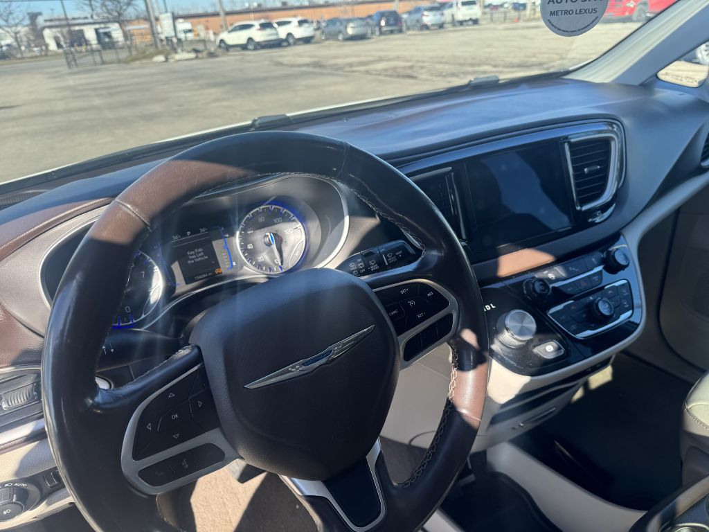 2019 Chrysler Pacifica #9