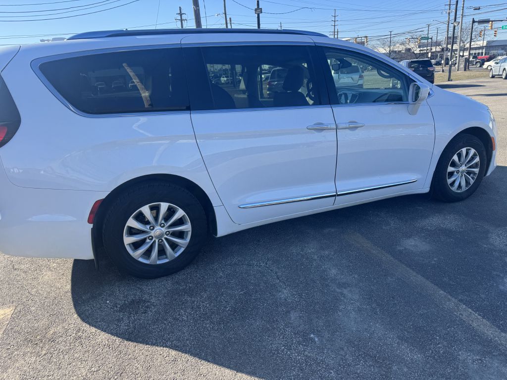2019 Chrysler Pacifica #4