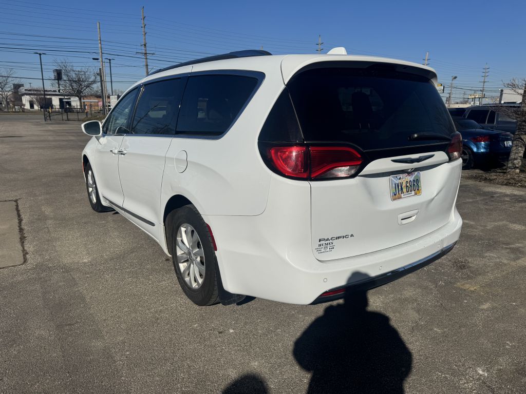 2019 Chrysler Pacifica #6