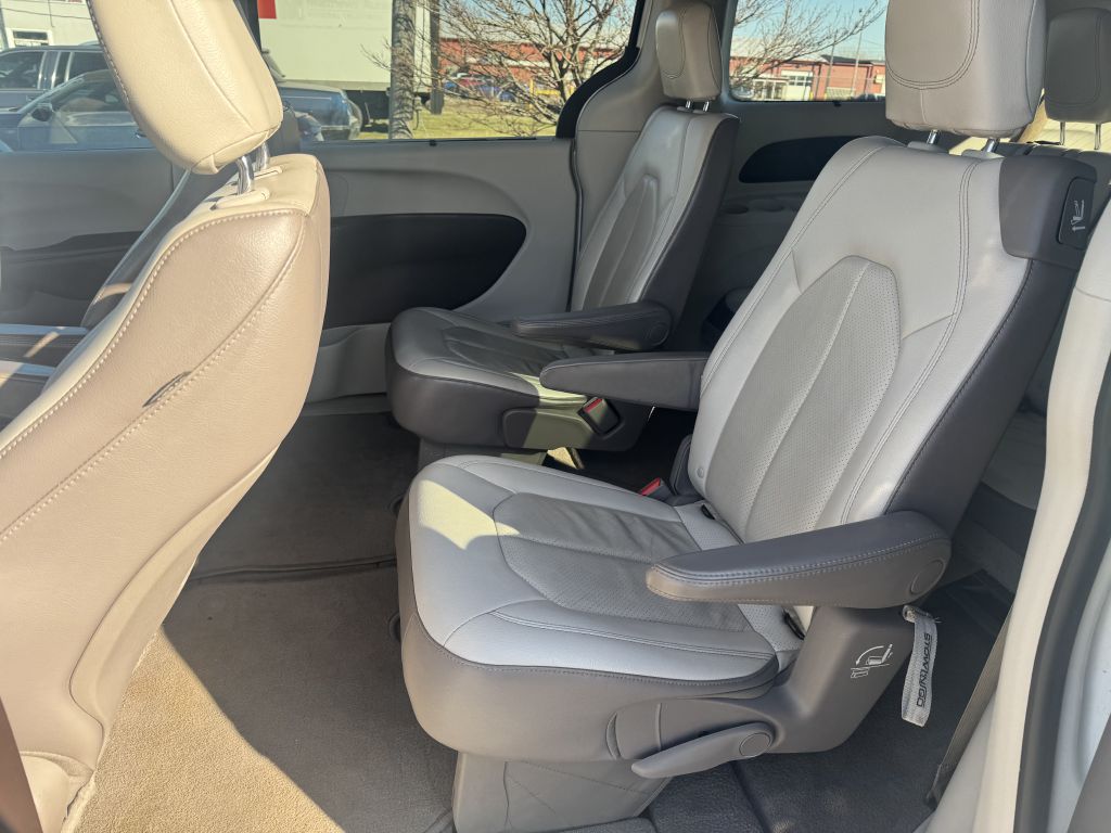 2019 Chrysler Pacifica #11