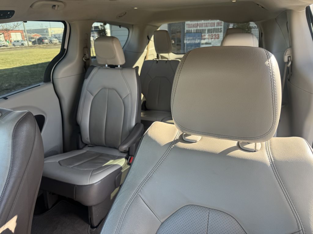 2019 Chrysler Pacifica #12