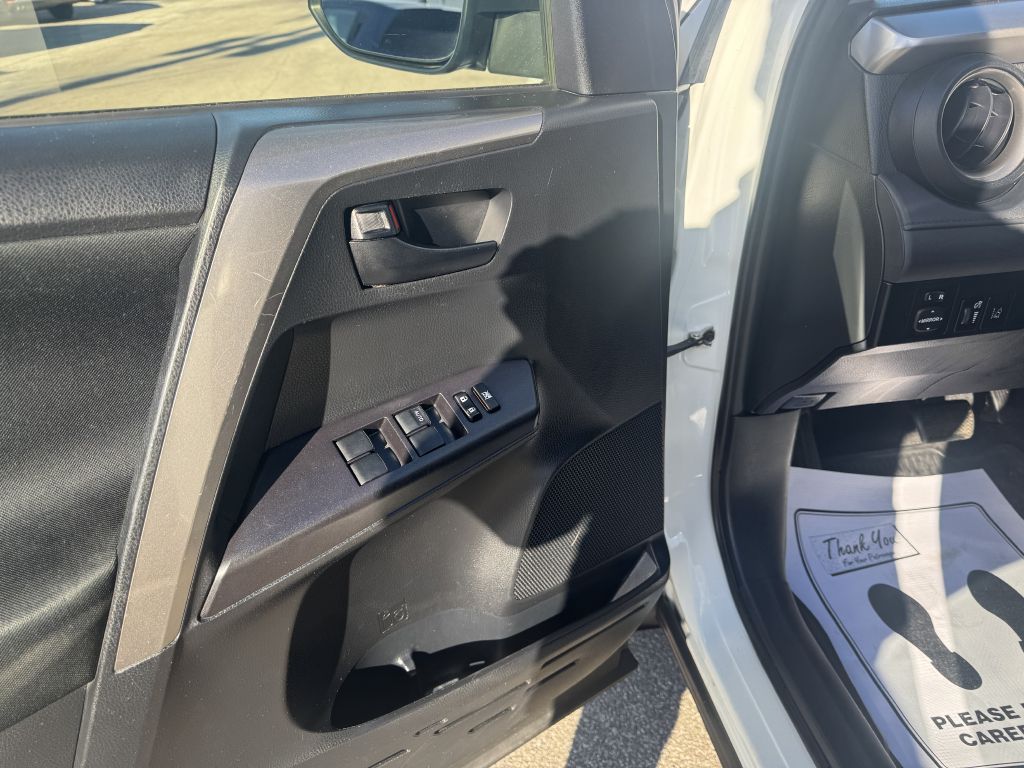 2018 Toyota RAV4 #12