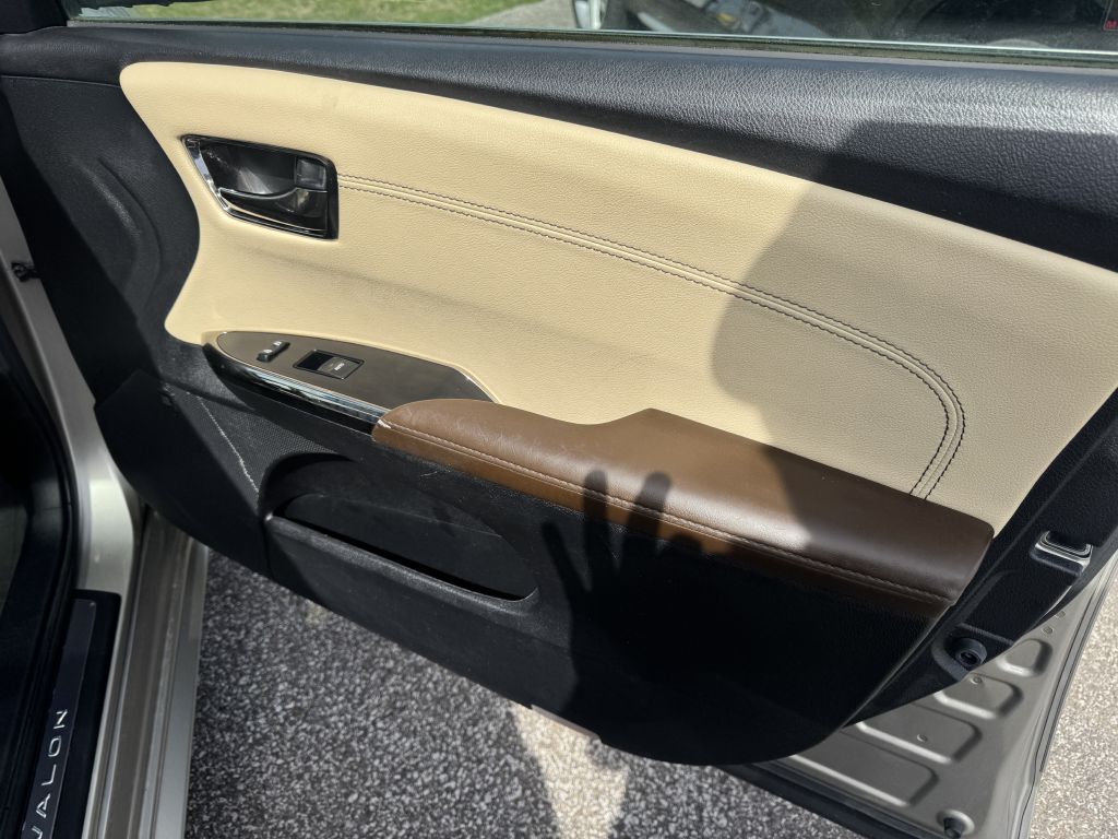 2016 Toyota Avalon #16