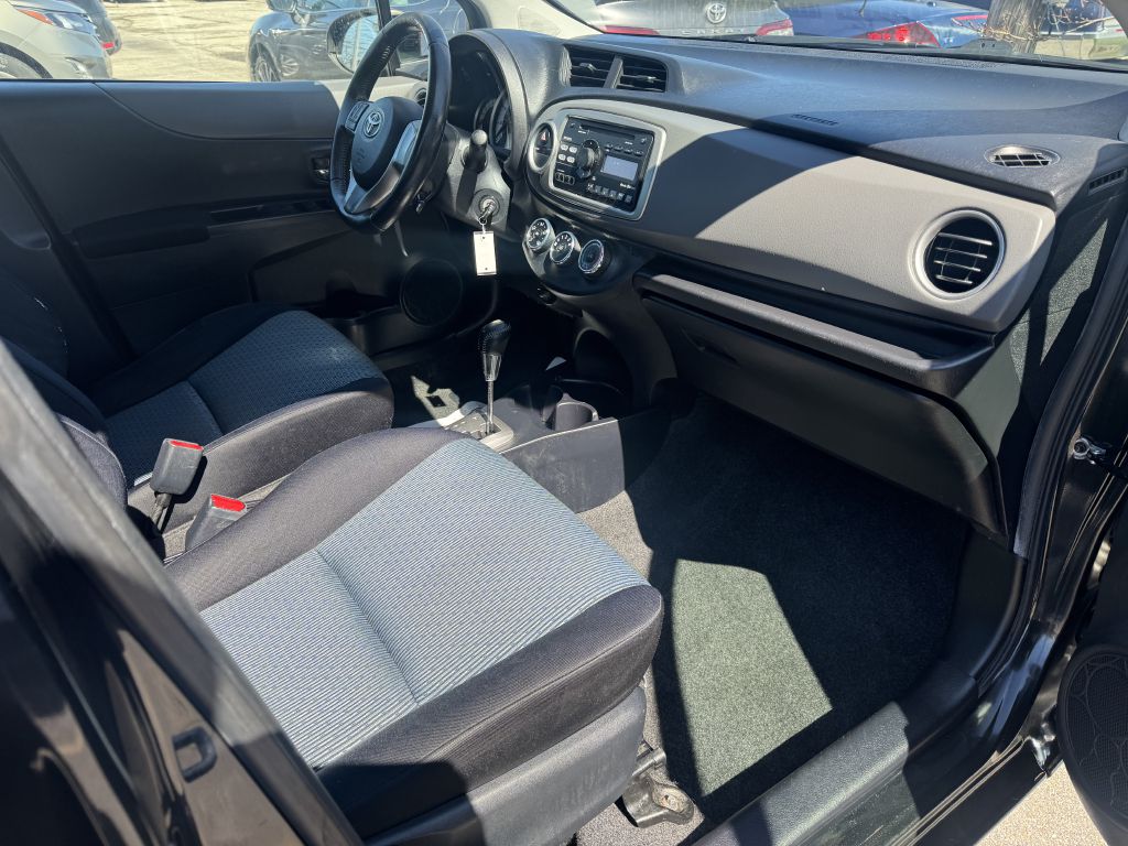 2012 Toyota Yaris #8