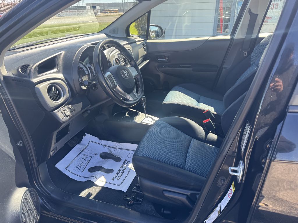2012 Toyota Yaris #9