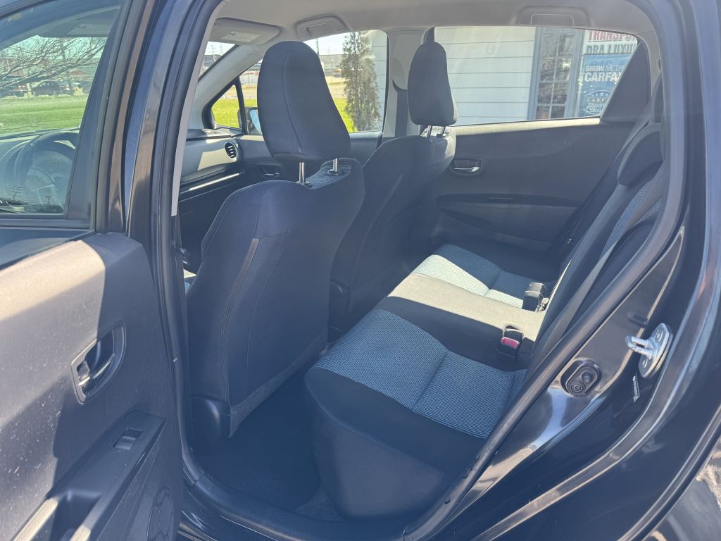2012 Toyota Yaris #11