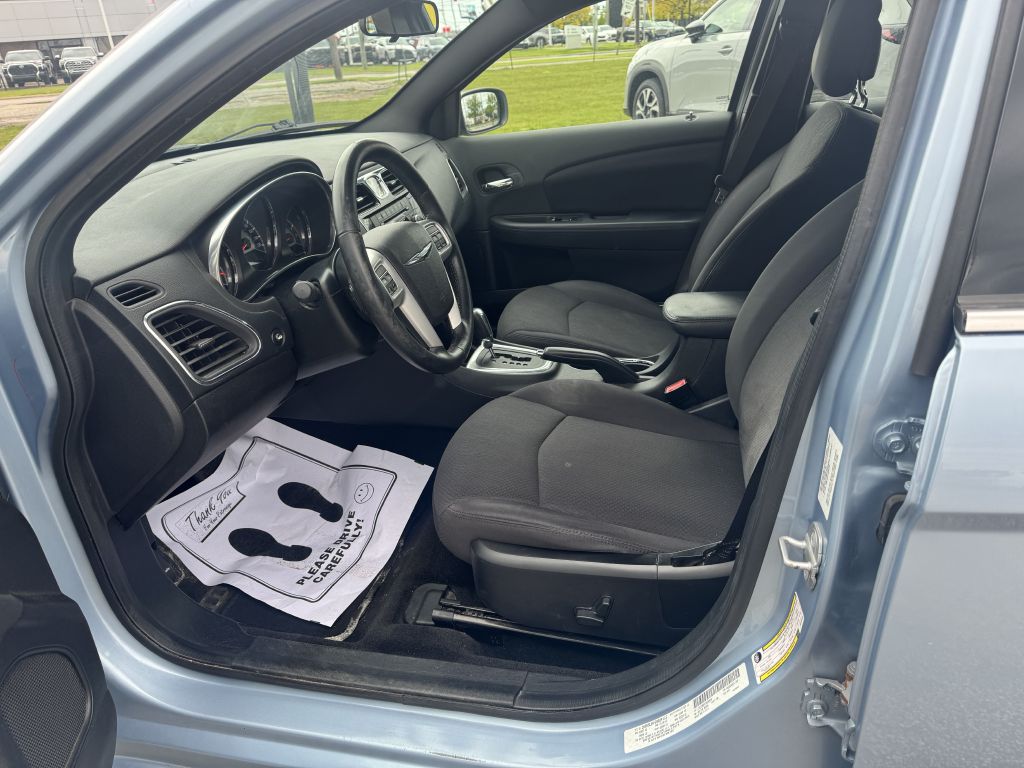 2013 Chrysler 200 #8