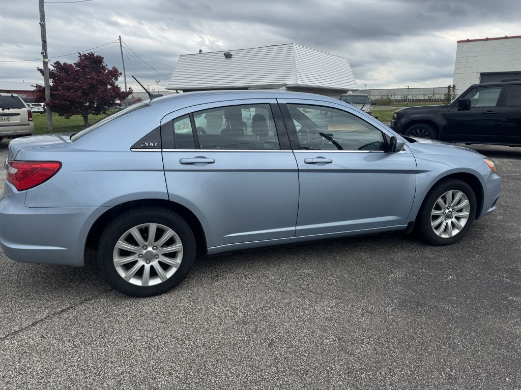 2013 Chrysler 200 #5
