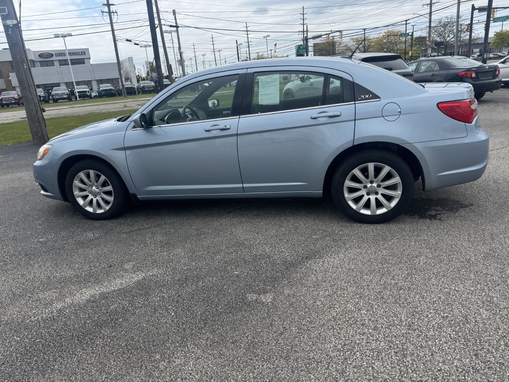 2013 Chrysler 200 #6