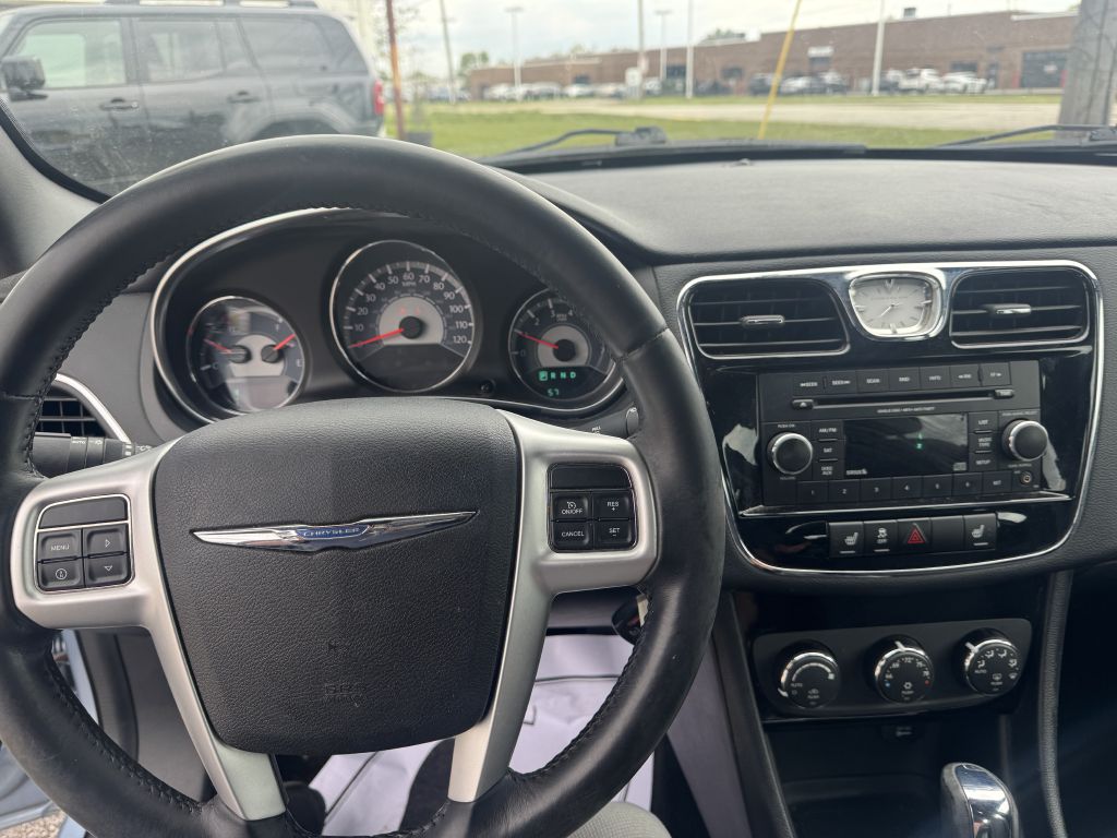 2013 Chrysler 200 #10