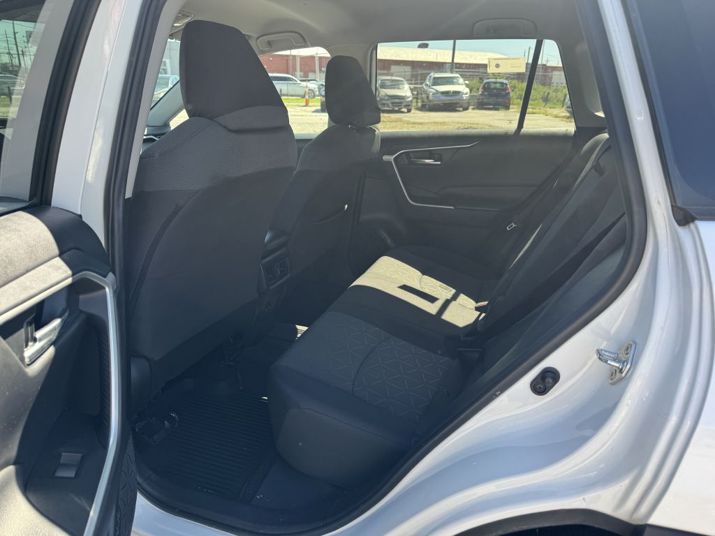 Photo 8 of this TOYOTA RAV4