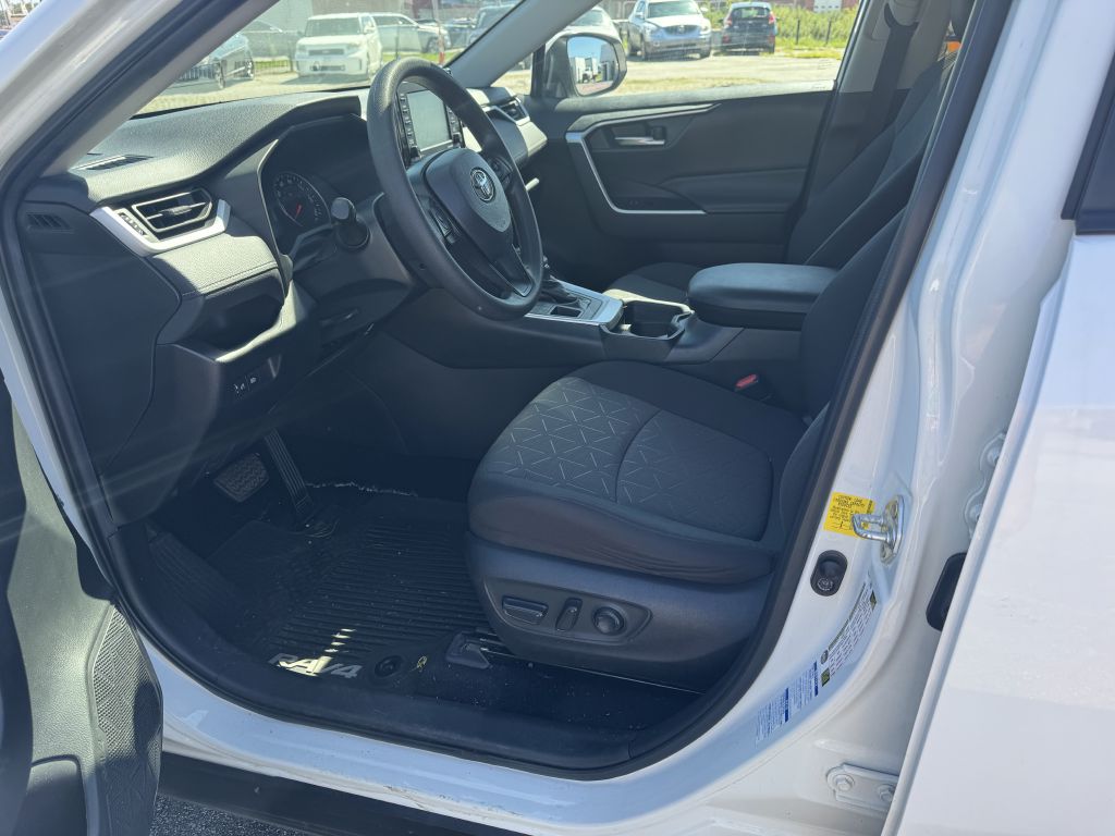Photo 9 of this TOYOTA RAV4