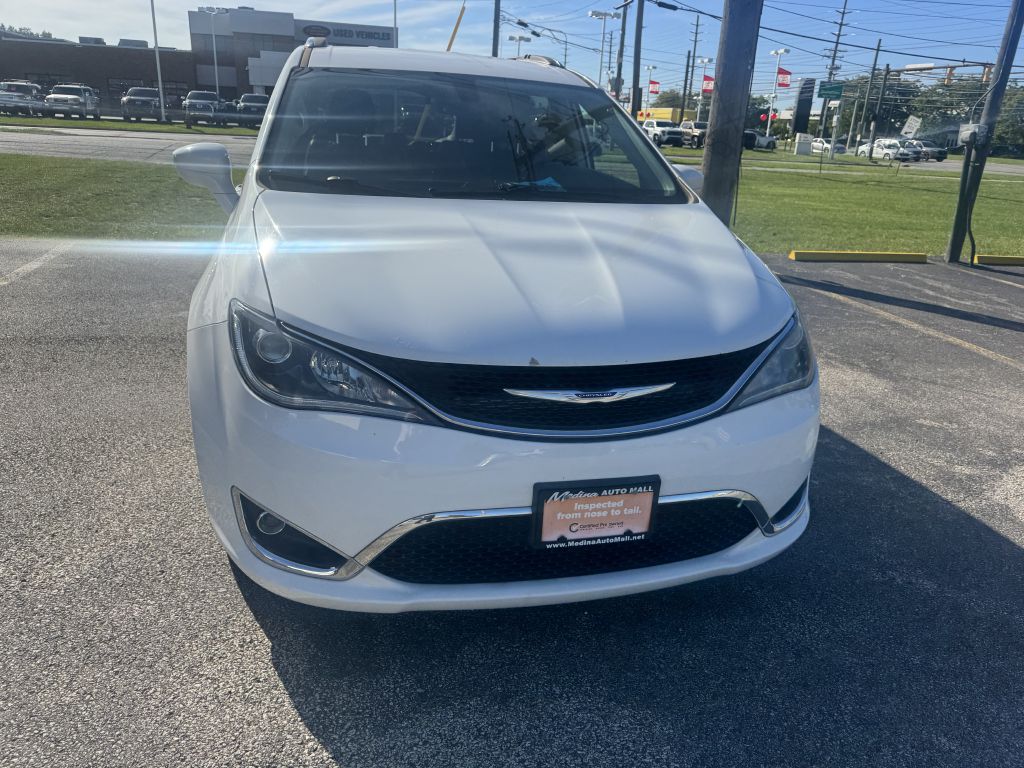 Photo 2 of this CHRYSLER PACIFICA