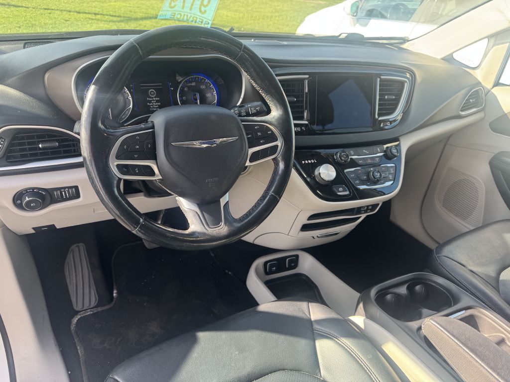 Photo 6 of this CHRYSLER PACIFICA
