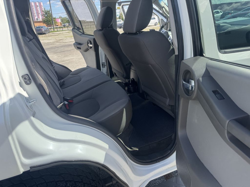 Photo 10 of this CHRYSLER PACIFICA