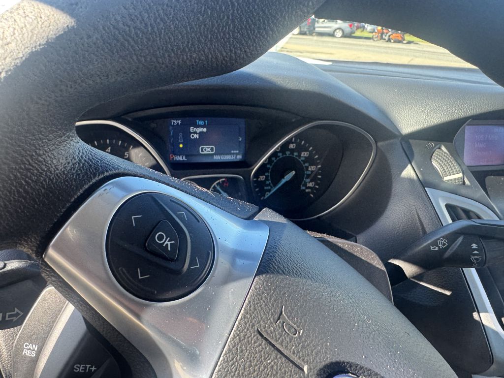 Photo 7 of this FORD FOCUS