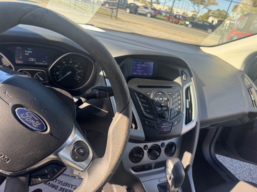 Photo 8 of this FORD FOCUS