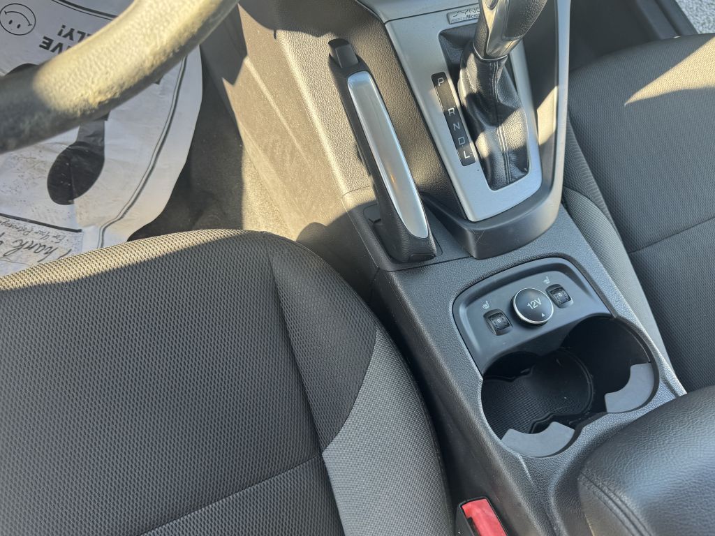 Photo 9 of this FORD FOCUS