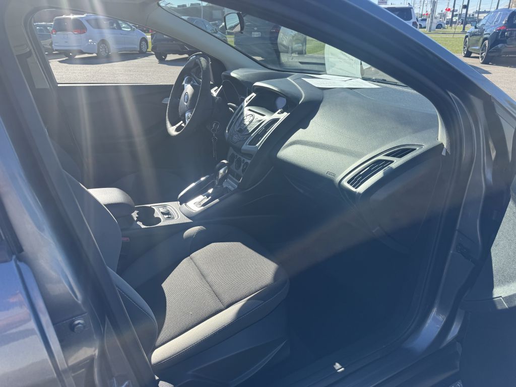 Photo 10 of this FORD FOCUS