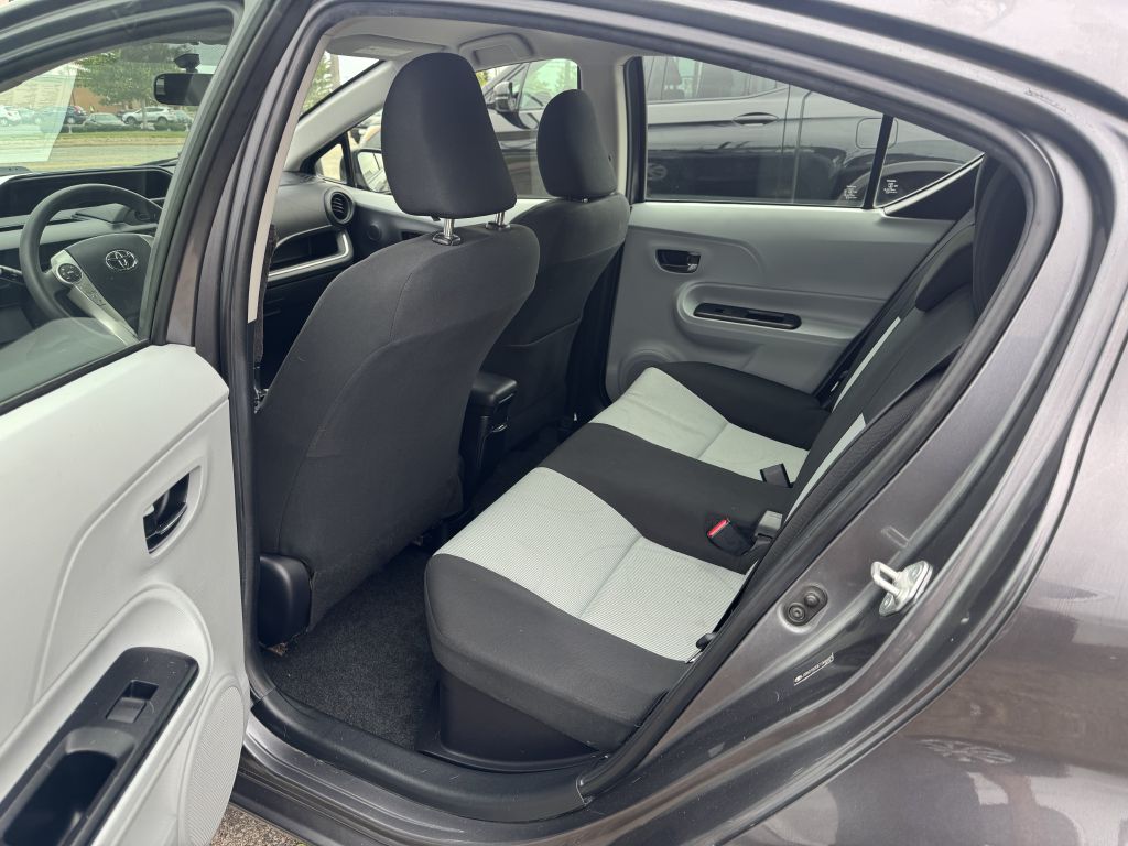 Photo 10 of this TOYOTA PRIUS C