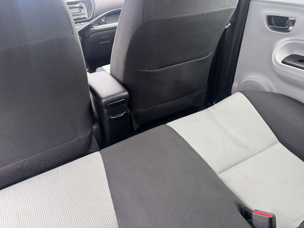 Photo 11 of this TOYOTA PRIUS C