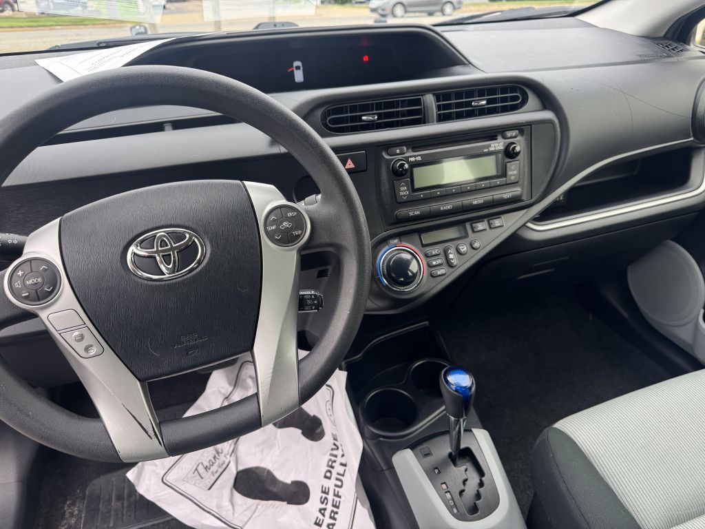 Photo 12 of this TOYOTA PRIUS C