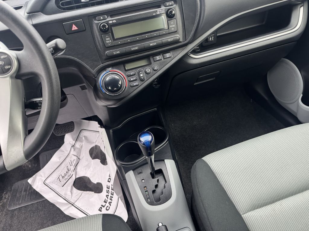 Photo 13 of this TOYOTA PRIUS C