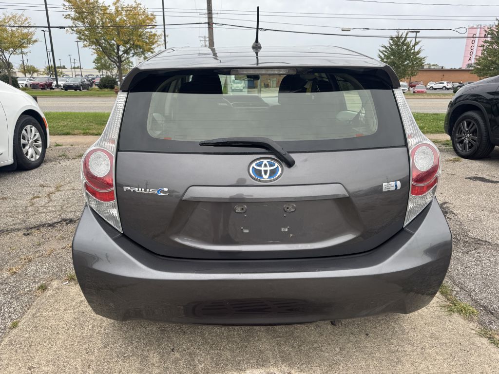 Photo 8 of this TOYOTA PRIUS C