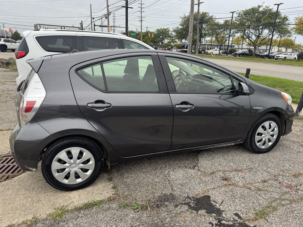 Photo 7 of this TOYOTA PRIUS C