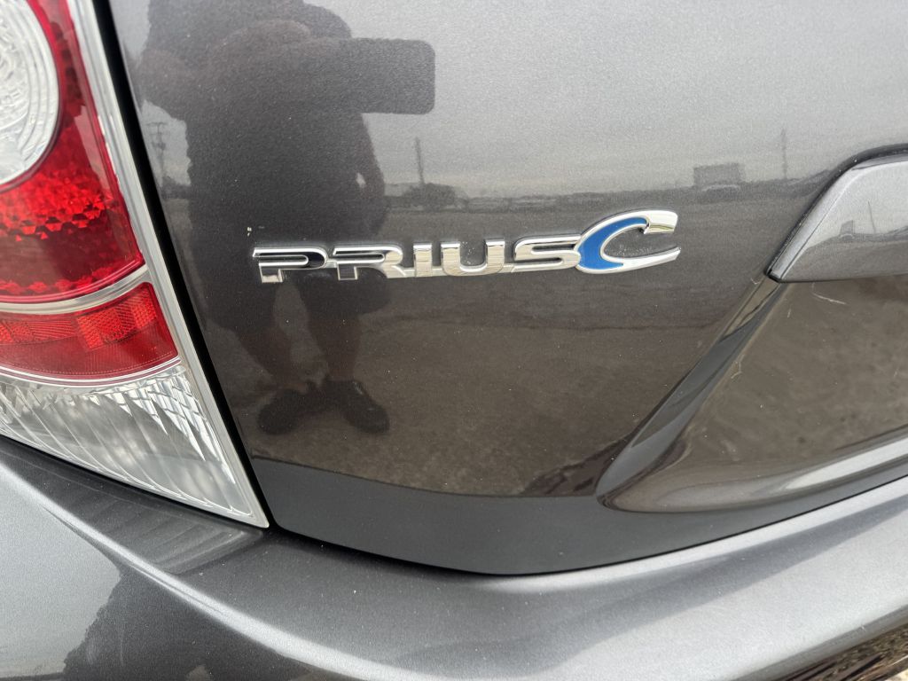 Photo 9 of this TOYOTA PRIUS C